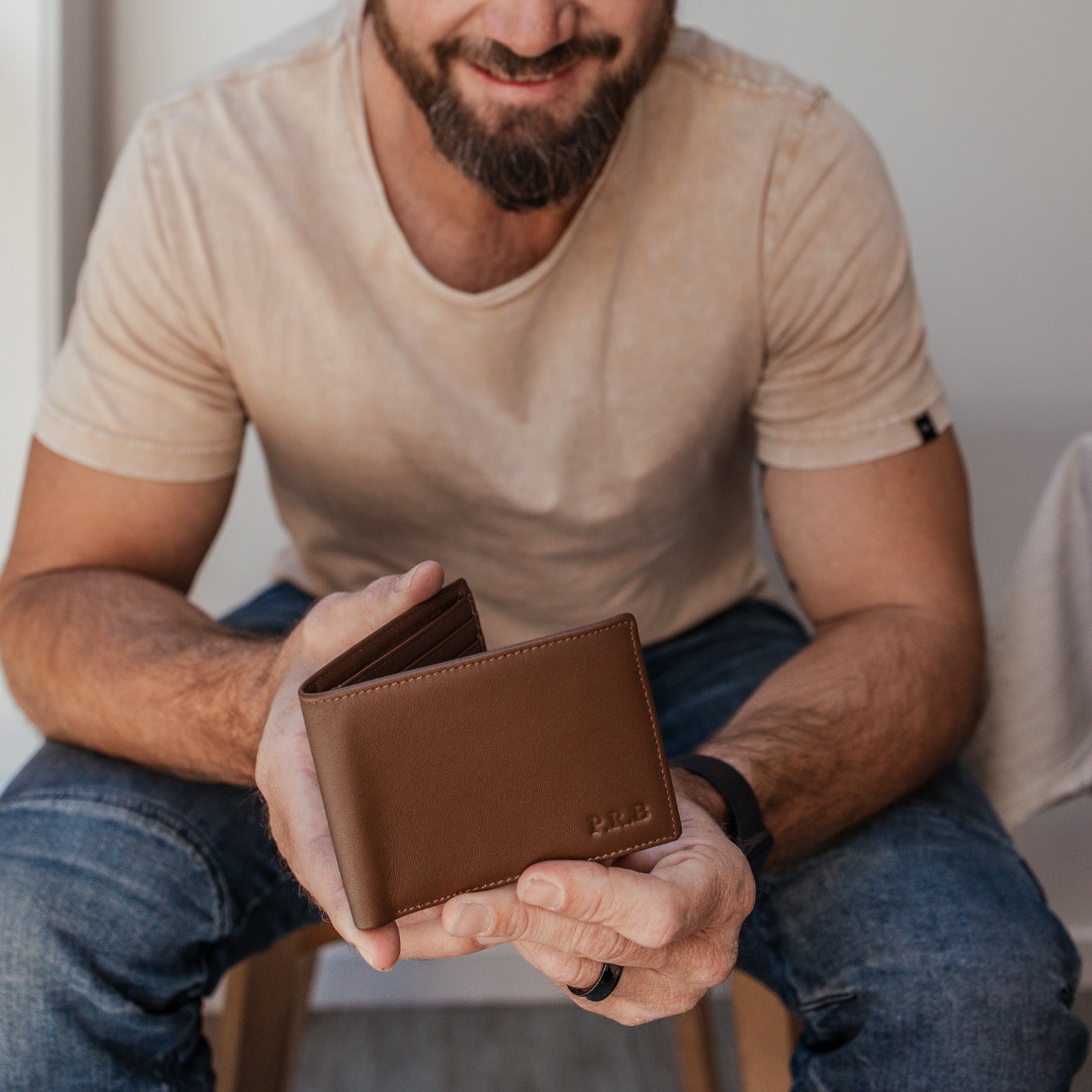 Leather Wallet – Affordable wallet – KBN jewellery – men’s wallet ‘ men’s personalised wallet – personalised leather wallet – gifts for men – gifts for Dad – quality wallet