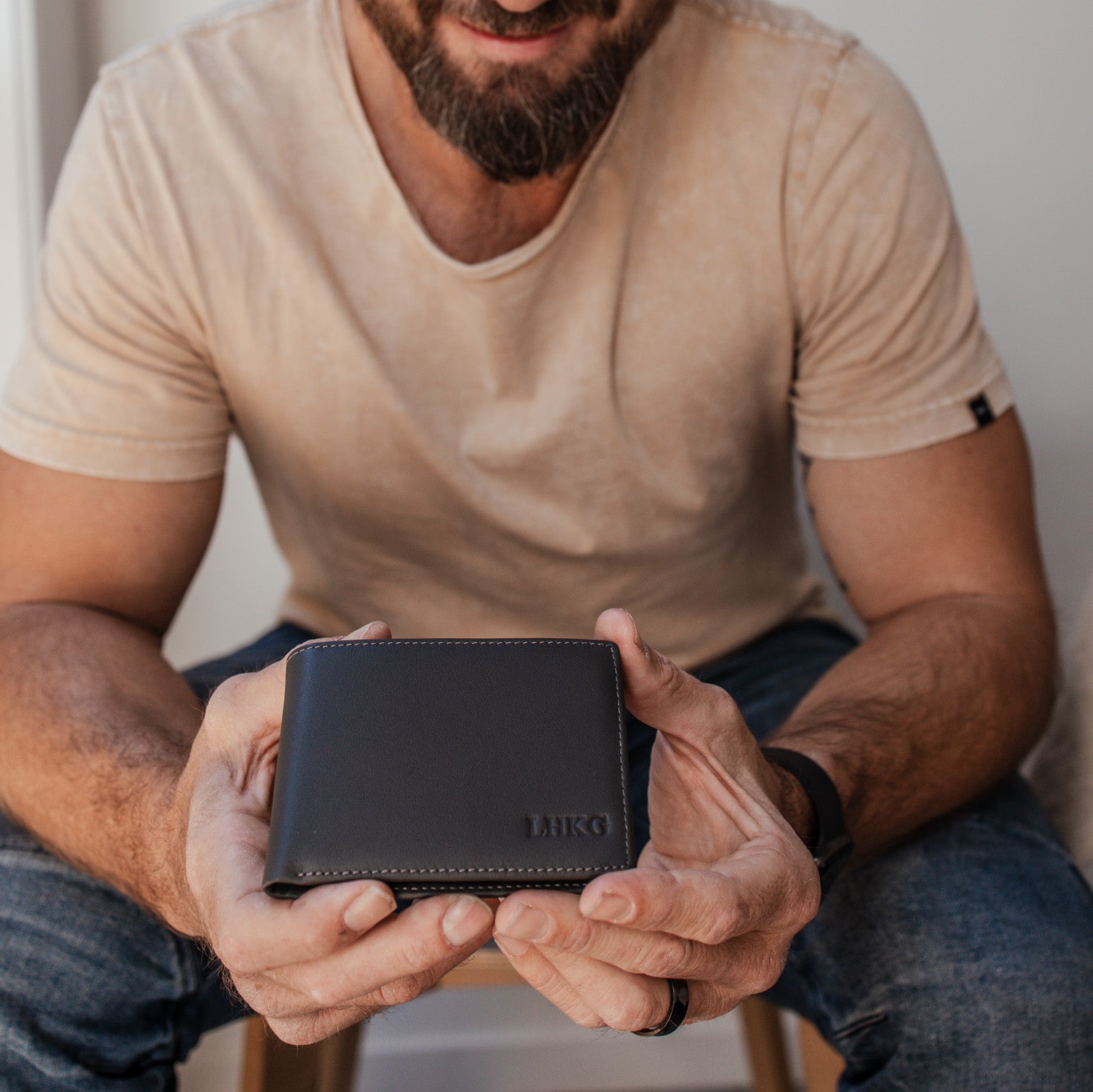 Leather Wallet – Affordable wallet – KBN jewellery – men’s wallet ‘ men’s personalised wallet – personalised leather wallet – gifts for men – gifts for Dad – quality wallet