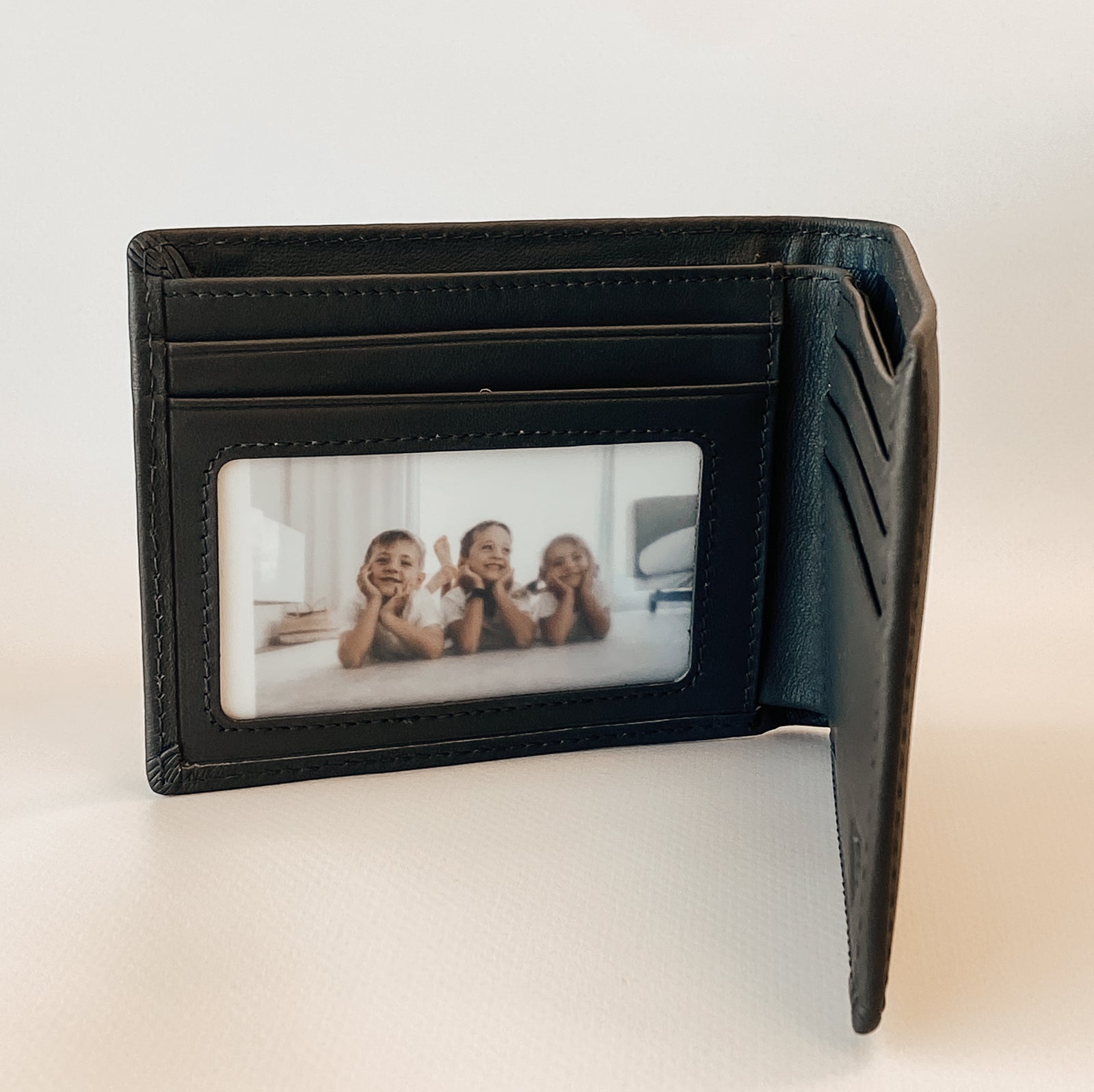 Leather Wallet – Affordable wallet – KBN jewellery – men’s wallet ‘ men’s personalised wallet – personalised leather wallet – gifts for men – gifts for Dad – quality wallet