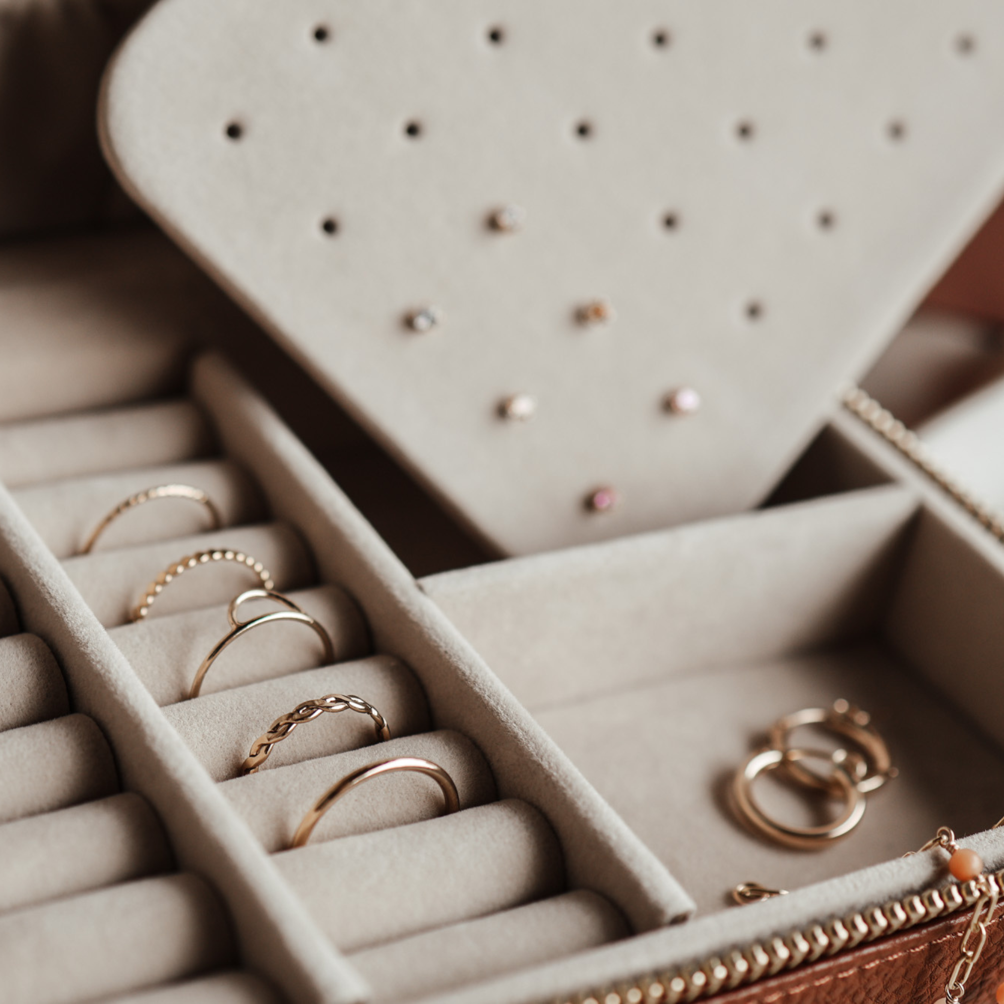 Personalised jewellery - KBN Jewellery - handmade jewellery – custom jewellery gifts – jewellery cases – brown jewellery box – jewellery case – travel jewellery case – personalised jewellery case 