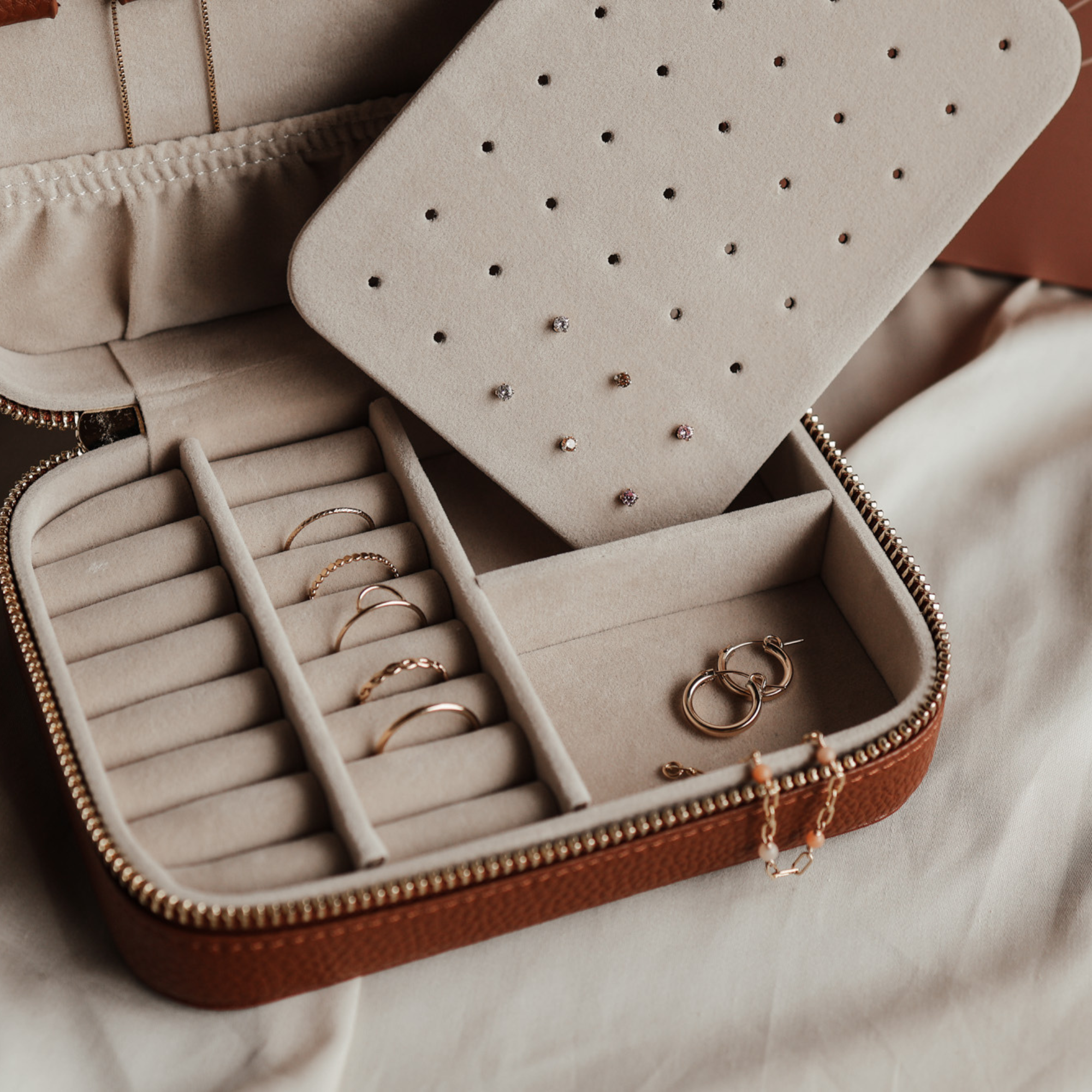 Personalised jewellery - KBN Jewellery - handmade jewellery – custom jewellery gifts – jewellery cases – brown jewellery box – jewellery case – travel jewellery case – personalised jewellery case 