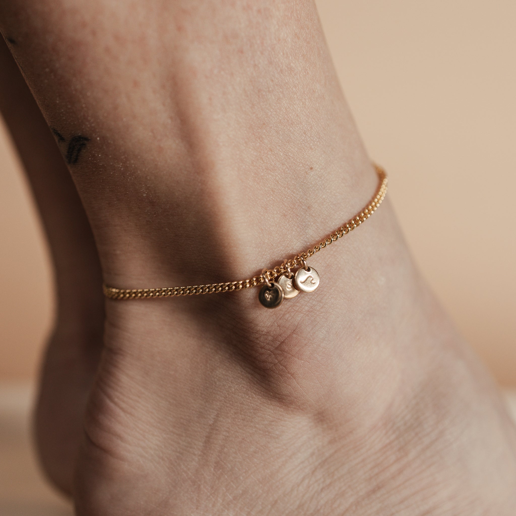 Personalised jewellery - KBN Jewellery - handmade jewellery – custom jewellery gifts –  dainty anklet – stacking anklet – layering anklet – simple chain – affordable jewellery – Australian made jewellery – small pendant anklet 