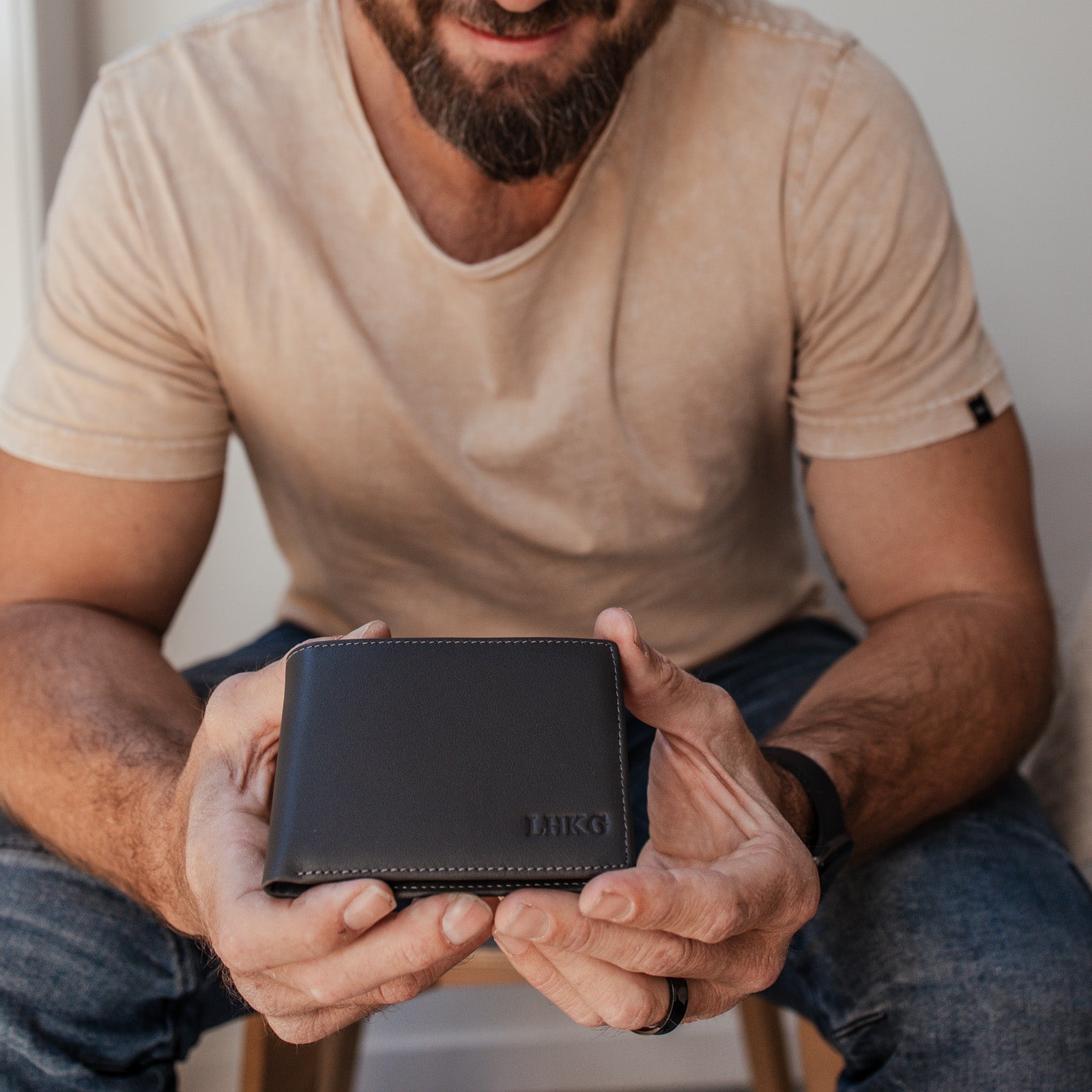 Leather Wallet – Affordable wallet – KBN jewellery – men’s wallet ‘ men’s personalised wallet – personalised leather wallet – gifts for men – gifts for Dad – quality wallet 