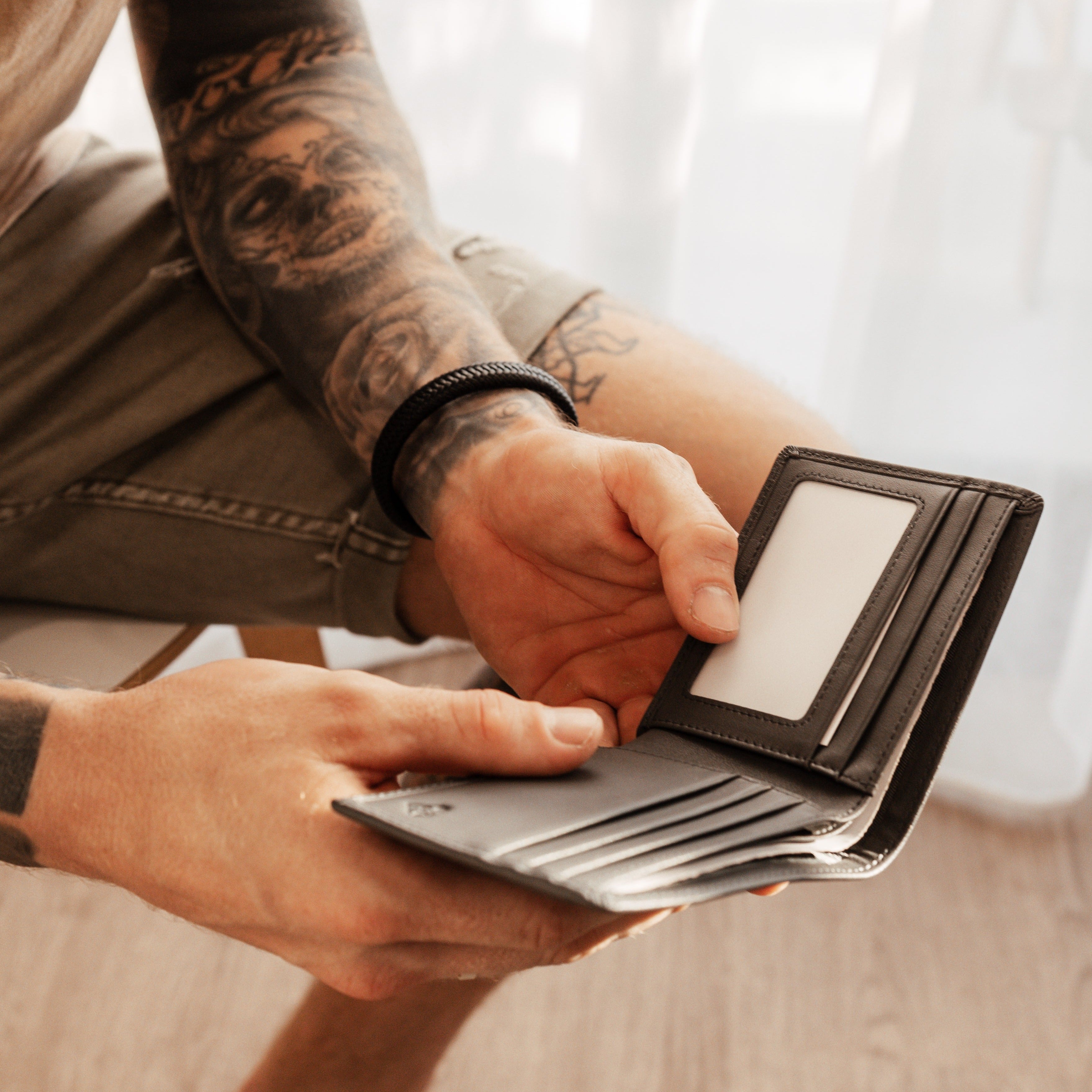 Leather Wallet – Affordable wallet – KBN jewellery – men’s wallet ‘ men’s personalised wallet – personalised leather wallet – gifts for men – gifts for Dad – quality wallet 