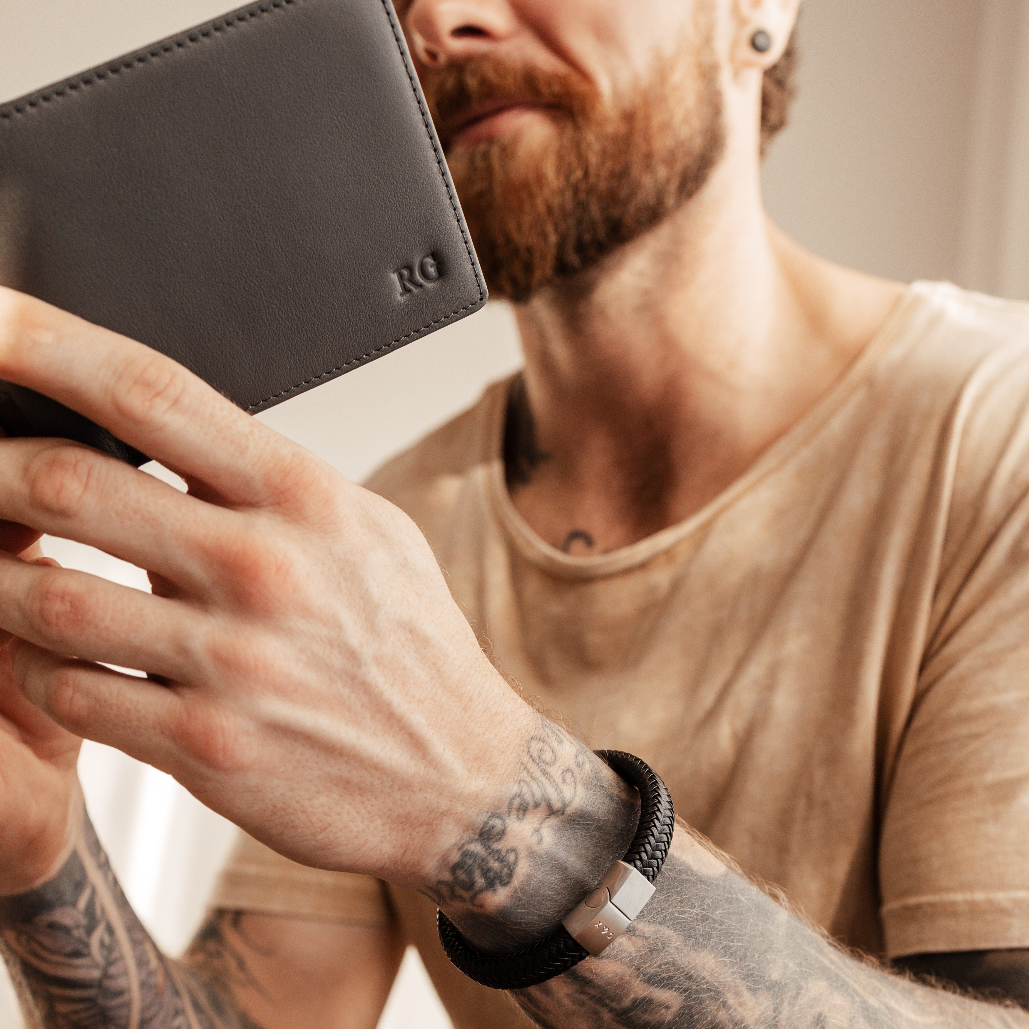 Leather Wallet – Affordable wallet – KBN jewellery – men’s wallet ‘ men’s personalised wallet – personalised leather wallet – gifts for men – gifts for Dad – quality wallet 