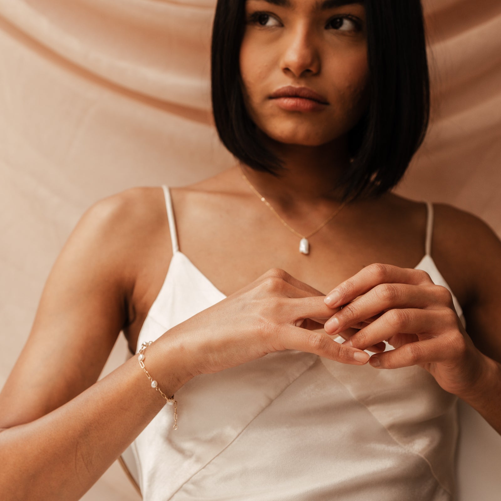 Personalised jewellery - KBN Jewellery - handmade jewellery – Personalised Jewellery gifts – Dainty jewellery – pearl jewellery – pearl bracelet – dainty pearl bracelet – Mothers day gift – wedding gift – natural pearls – real pearl bracelet – linked chain with pearls between 