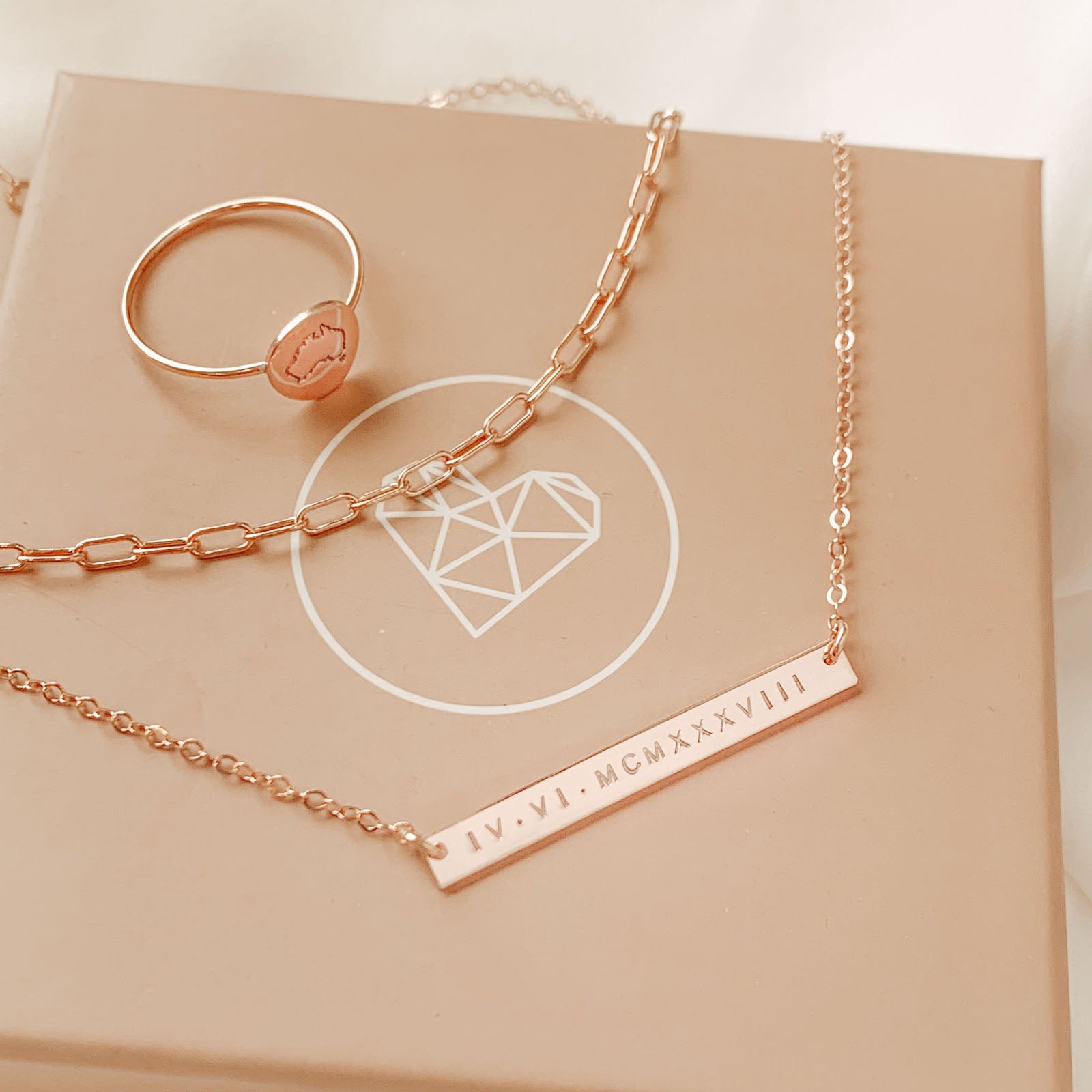 Personalised jewellery - KBN Jewellery - handmade jewellery – Personalised Jewellery gifts – Dainty jewellery – tiny pendant bracelet  – linked chain – initial bracelet – symbol bracelet – Australian made – single pendant bracelet 